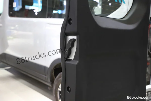 JMC E-Transit 3.5T 9-Seat 5.498m Electric Light Bus Cargo Box (3) | 86Trucks