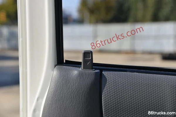 JMC Shunda petit camion 122 ch 4X2(6 roues) camion frigorifique 3,68 m (China VI) Cabine (3) | 86Trucks