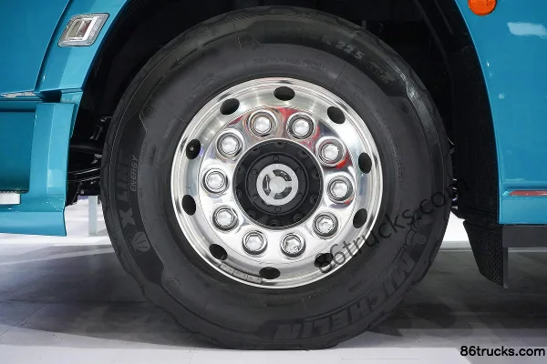 FAW Jiefang J7 Heavy Truck Chuangling Edition 6X4(10 wheels) Fuel Cell Tractor Truck Chassis (2) | 86Trucks