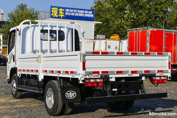 FAW Jiefang Hu VN Climbing Tiger 137 hp 4X2(6 wheels) 3.82 m extended cab stake light truck Body (3) | 86Trucks