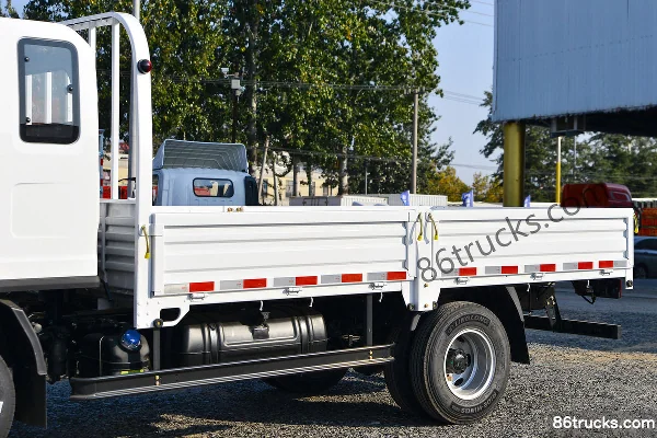 FAW Jiefang Hu VN Climbing Tiger 137 hp 4X2(6 wheels) 3.82 m extended cab stake light truck Body (1) | 86Trucks