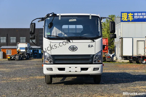 FAW Jiefang HuVN 120hp 4X2(6 wheels) 3.82m Semi-row Flatbed Light Truck Exterior (2) | 86Trucks
