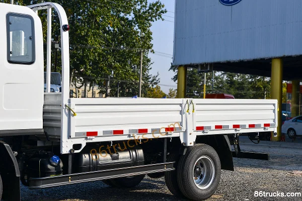 FAW Jiefang HuVN 120hp 4X2(6 wheels) 3.82m Semi-row Flatbed Light Truck Body (1) | 86Trucks