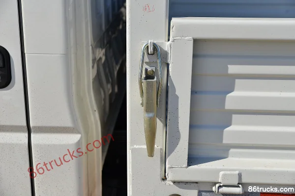 JMC Shunda petit camion 129 ch 4X2(6 roues) 2,69 m camion léger à plateau double cabine Carrosserie (3) | 86Trucks