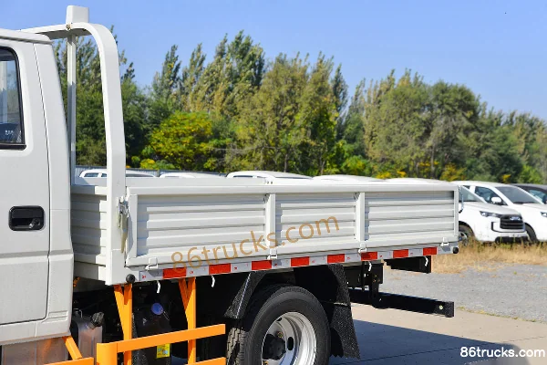 JMC Shunda petit camion 129 ch 4X2(6 roues) 2,69 m camion léger à plateau double cabine Carrosserie (1) | 86Trucks