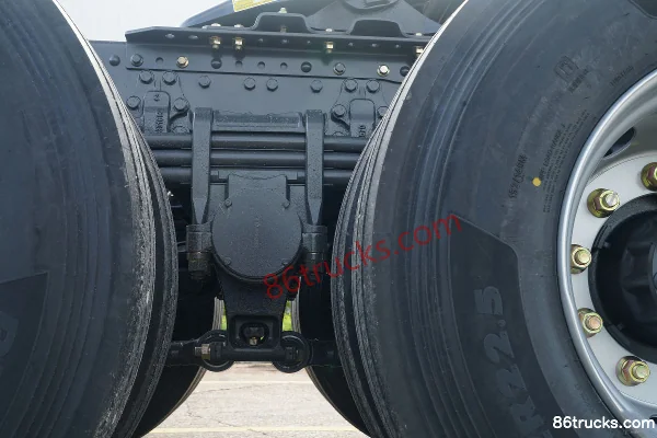 Dongfeng Liuqi Chenglong H7 Heavy Truck High-End Logistics Custom 550hp 6X4(10 wheels) LNG Automatic Tractor Truck Chassis (3) | 86Trucks