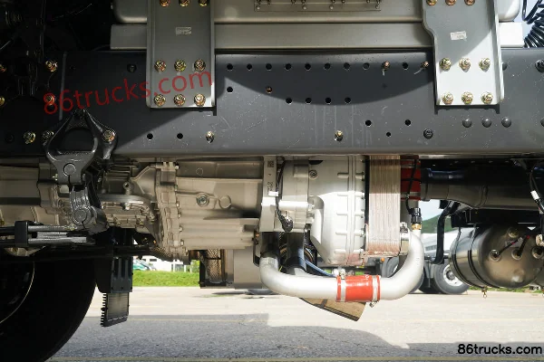 Dongfeng Liuqi Chenglong H7 Heavy Truck High-End Logistics Custom 550hp 6X4(10 wheels) LNG Automatic Tractor Truck Chassis (2) | 86Trucks