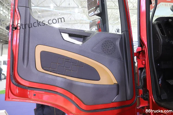 SHACMAN Cummins Longqi Jingying Edition 490 hp 6X4(10 wheels) Tractor Truck Cab (2) | 86Trucks