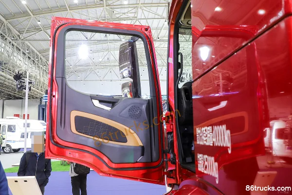 SHACMAN Cummins Longqi Jingying Edition 490 hp 6X4(10 wheels) Tractor Truck Cab (1) | 86Trucks