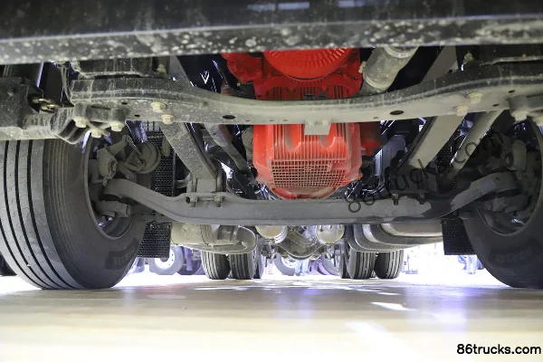 SHACMAN Cummins Longqi Jingying Edition 490 hp 6X4(10 wheels) Tractor Truck Chassis (1) | 86Trucks