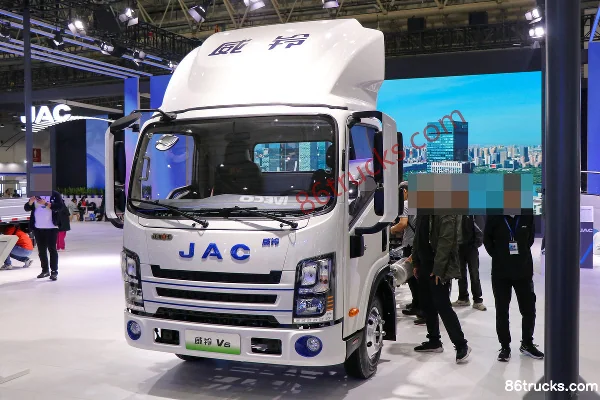 JAC Weiling nouvelle énergie 4,5 T 4,18 m simple cabine camion léger grille électrique pur 100,46 kWh 4X2(6 roues) Extérieur (3) | 86Trucks