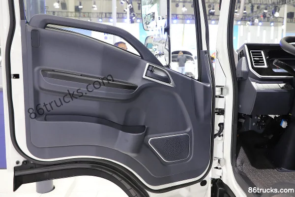 JAC Weiling nouvelle énergie 4,5 T 4,18 m simple cabine camion léger grille électrique pur 100,46 kWh 4X2(6 roues) Intérieur (2) | 86Trucks