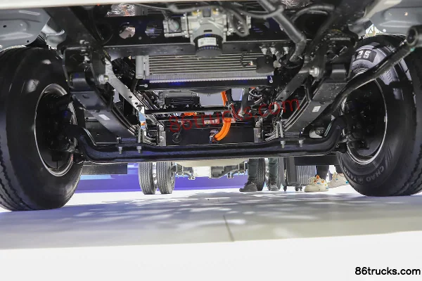 JAC Weiling nouvelle énergie 4,5 T 4,18 m simple cabine camion léger grille électrique pur 100,46 kWh 4X2(6 roues) Châssis (1) | 86Trucks