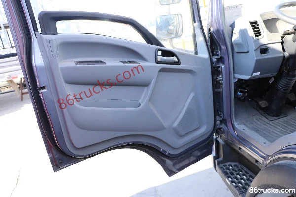 Sinotruk HOWO Zhuimeng 160 hp 4X2(6 wheels) 4.15m single-row stake truck (China VI) Cab (1) | 86Trucks