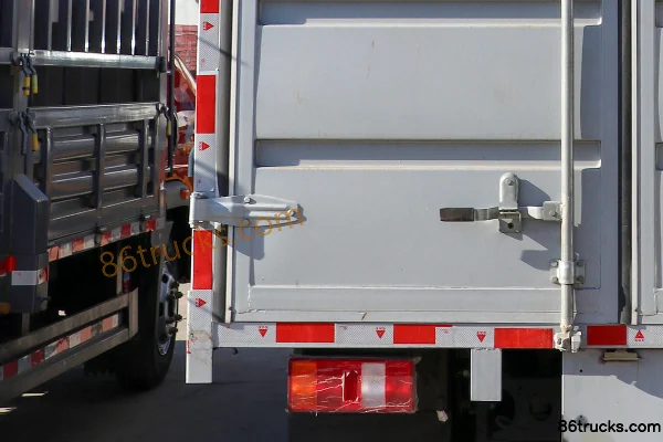 Sinotruk HOWO Zhuimeng 160 hp 4X2(6 wheels) 4.15m single-row stake truck (China VI) Body (3) | 86Trucks