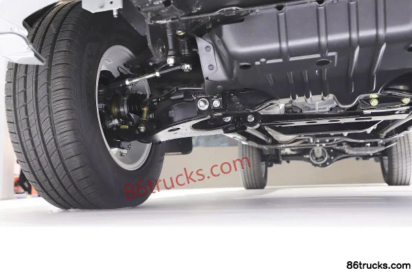 Zhengzhou Nissan Ruixiang 2018 Luxury 2.5T Diesel 140hp 2WD Long Cargo Box Double Cab Pickup Body (3) | 86Trucks