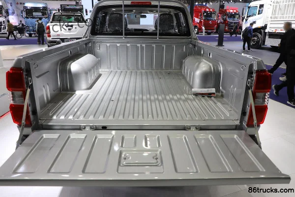 Zhengzhou Nissan Ruixiang 2018 Luxury 2.5T Diesel 140hp 2WD Long Cargo Box Double Cab Pickup Body (2) | 86Trucks