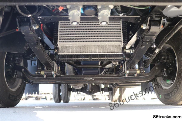 Sinotruk HOWO Tongshuai 140hp 4X2(6 wheels) 4.15m Single Row Flatbed Light Truck (WLY 5-speed) Chassis (1) | 86Trucks