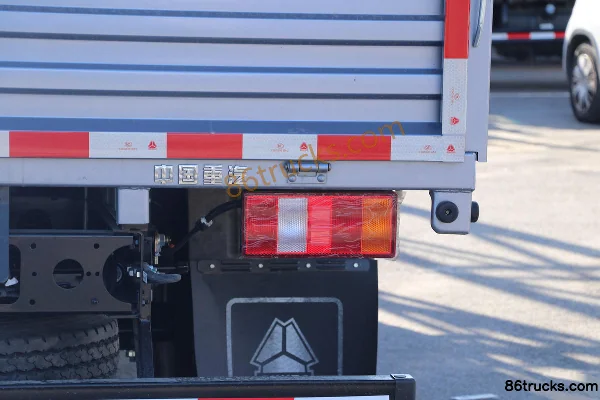 Sinotruk HOWO Tongshuai 140hp 4X2(6 wheels) 4.15m Single Row Flatbed Light Truck (WLY 5-speed) Body (3) | 86Trucks