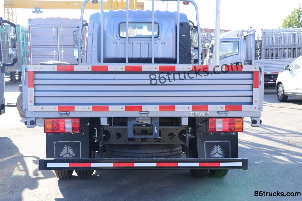 Sinotruk HOWO Tongshuai 140hp 4X2(6 wheels) 4.15m Single Row Flatbed Light Truck (WLY 5-speed) Body (1) | 86Trucks