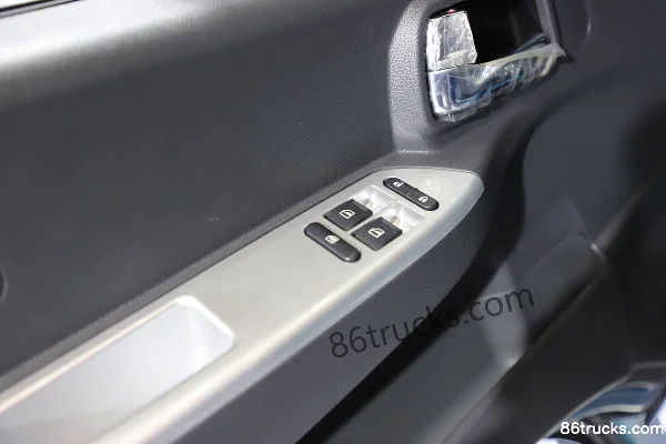 Dongfeng Captain Nebula K6-M Super Power Edition 4.5T 4.2m Single Row Plug-in Hybrid Light Truck 15.69kWh 4X2(6 wheels) Interior (3) | 86Tru