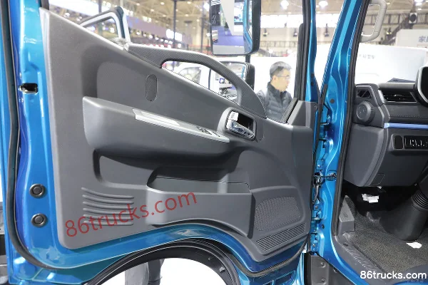 Dongfeng Captain Nebula K6-M Super Power Edition 4.5T 4.2m Single Row Plug-in Hybrid Light Truck 15.69kWh 4X2(6 wheels) Interior (2) | 86Tru