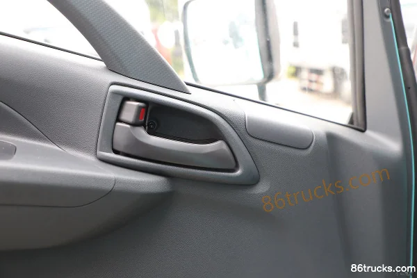 Qingling New EV Light Truck 4.5T 4.13m single-row pure electric box light truck 100.46kWh 4X2(6 wheels) Interior (3) | 86Trucks