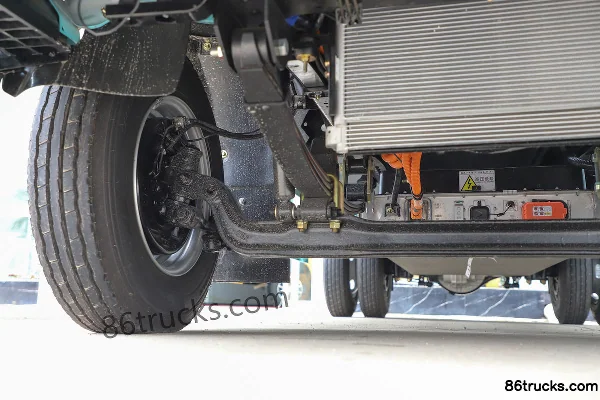 Qingling New EV Light Truck 4.5T 4.13m single-row pure electric box light truck 100.46kWh 4X2(6 wheels) Chassis (2) | 86Trucks