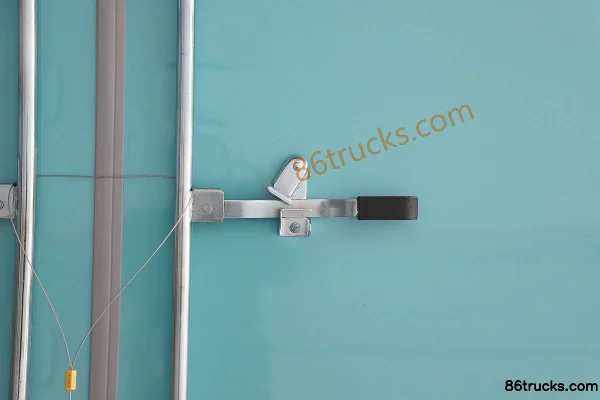 Qingling New EV Light Truck 4.5T 4.13m single-row pure electric box light truck 100.46kWh 4X2(6 wheels) Body (3) | 86Trucks