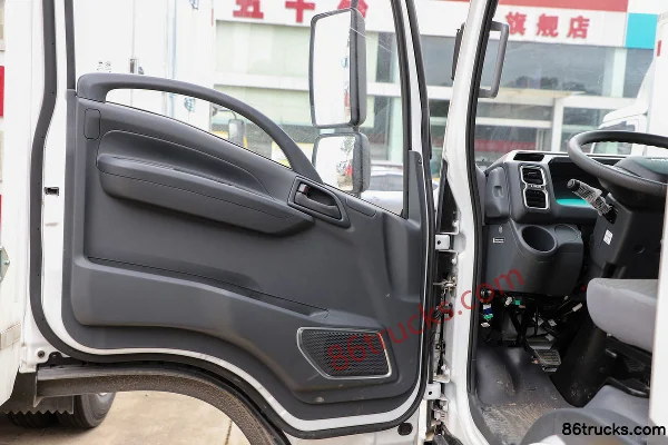 Qingling Isuzu KV100 115 hp 4X2(6 wheels) 3.83m Half-row Cage Light Truck Cab (2) | 86Trucks