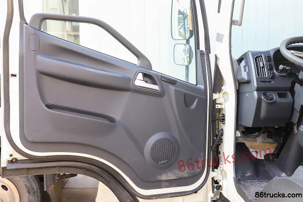 FAW Jiefang J6F 4.5T 4.16m Single Row Electric Stake Light Truck 81.1kWh 4X2(6 wheels) Interior (2) | 86Trucks