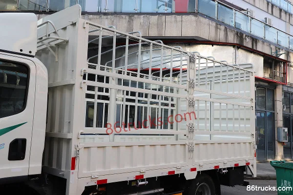 FAW Jiefang J6F 4.5T 4.16m Single Row Electric Stake Light Truck 81.1kWh 4X2(6 wheels) Body (1) | 86Trucks