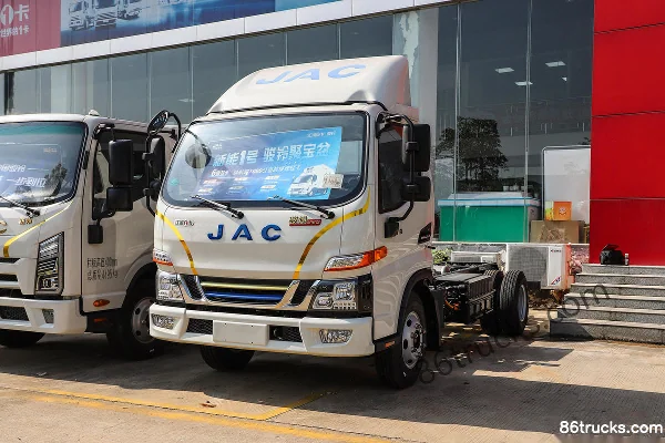 JAC Jubao 4.5T 4.18m Single Row Plug-in Hybrid Stake Light Truck 15.5kWh 4X2(6 wheels) Exterior (3) | 86Trucks