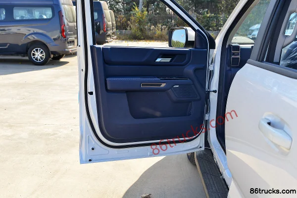 JMC Da Dao Zhuiguangzhe Zhizun 2.3T Diesel 177hp Automatic 4WD Standard Wheelbase Double Row Pickup Chassis (2) | 86Trucks