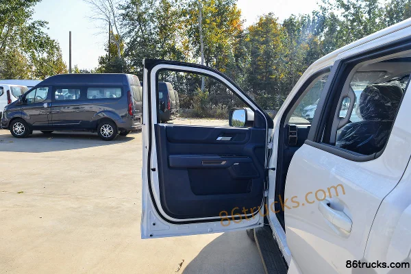 JMC Da Dao Zhuiguangzhe Zhizun 2.3T Diesel 177hp Automatic 4WD Standard Wheelbase Double Row Pickup Chassis (1) | 86Trucks