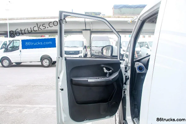 JMC E Lushun Version de base 2,9T fourgon électrique pur 5,418 m 41,86 kWh Cabine (1) | 86Trucks