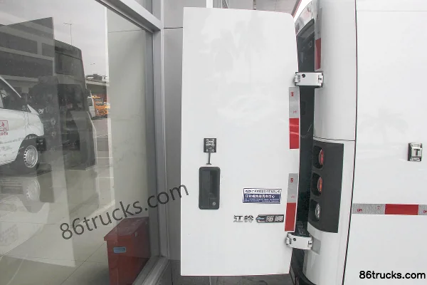 JMC E Lushun Version de base 2,9T fourgon électrique pur 5,418 m 41,86 kWh Caisse (2) | 86Trucks