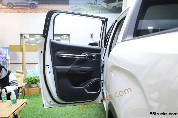 Geely Horizon Chuangye 2WD Double-row electric pickup 63kWh Chassis (2) | 86Trucks