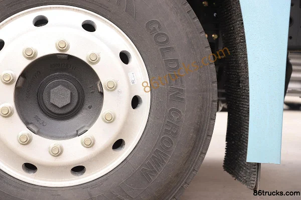 SHACMAN Cummins Longxiang Classic Edition 530 hp 6X4(10 wheels) LNG Automatic Tractor Truck (16-speed) Chassis (3) | 86Trucks
