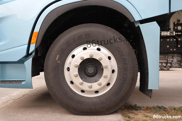 SHACMAN Cummins Longxiang Classic Edition 530 hp 6X4(10 wheels) LNG Automatic Tractor Truck (16-speed) Chassis (1) | 86Trucks