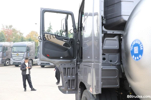 Foton Auman EST 570hp 6X4(10 wheels) LNG Automatic Tractor Truck Cab (1) | 86Trucks