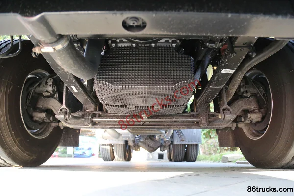 FAW Jiefang Qingdao JH6 Heavy Truck Leading Edition 2.0 560hp 6X4(10 wheels) LNG Automatic Tractor Truck Chassis (1) | 86Trucks