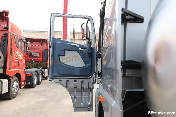 FAW Jiefang Qingdao JH6 Heavy Truck Leading Edition 530hp 6X4(10 wheels) LNG Automatic Tractor Truck Cab (1) | 86Trucks