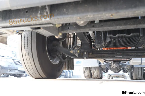 Foton AumanEST Basic Edition 530 hp 6X4(10 wheels) LNG Tractor Truck Chassis (2) | 86Trucks