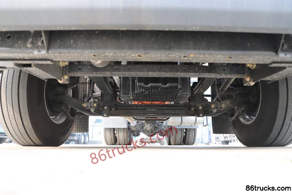 Foton AumanEST Basic Edition 530 hp 6X4(10 wheels) LNG Tractor Truck Chassis (1) | 86Trucks