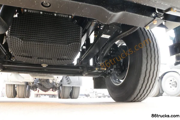 FAW Jiefang Qingdao JH6 Heavy Truck Leading Edition 560hp 6X4(10 wheels) LNG Automatic Tractor Truck Chassis (3) | 86Trucks