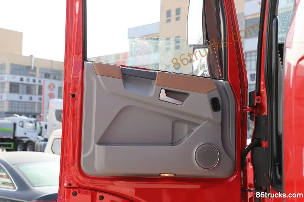 Dongfeng Commercial Vehicle Tianlong Flagship KX King Edition 530 hp 6X4(10 wheels) LNG Automatic Tractor Truck (Hydraulic Retarder) Cab (2)