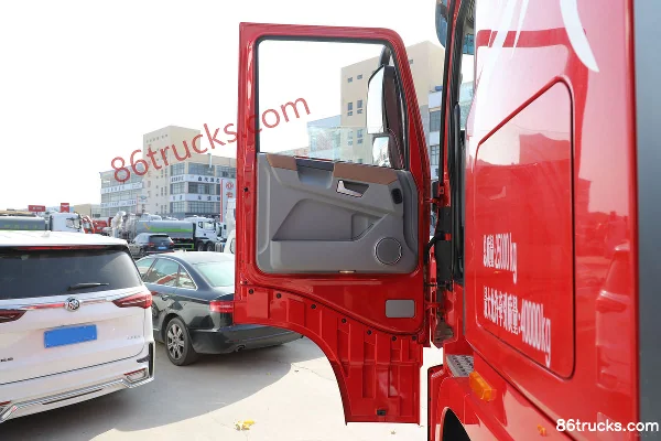 Dongfeng Commercial Vehicle Tianlong Flagship KX King Edition 530 hp 6X4(10 wheels) LNG Automatic Tractor Truck (Hydraulic Retarder) Cab (1)