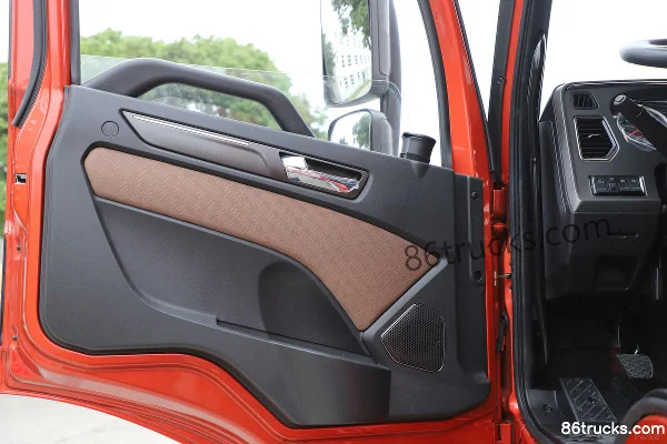 FAW Jiefang Qingdao JH5 Heavy Truck 480 ch 6X4(10 roues) tracteur routier LNG (pont arrière 435) Cabine (2) | 86Trucks