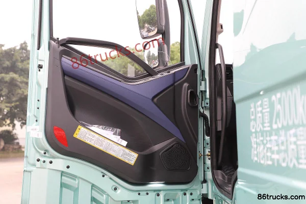 FAW Jiefang J6V camion lourd Édition Élite 530 ch 6X4(10 roues) tracteur routier LNG (ralentisseur hydraulique)(pont arrière 440) Cabine (2)